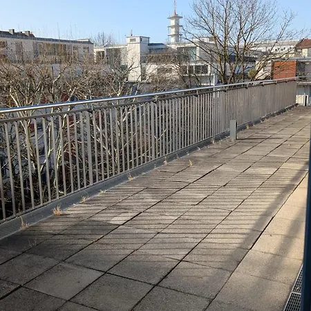 Doppelzimmer Auf Oberster Etage Inklusive Tiefgaragenparkplatz Doublebedroom In Topfloor Including Underground Parking Space Accommodatie bij particulieren