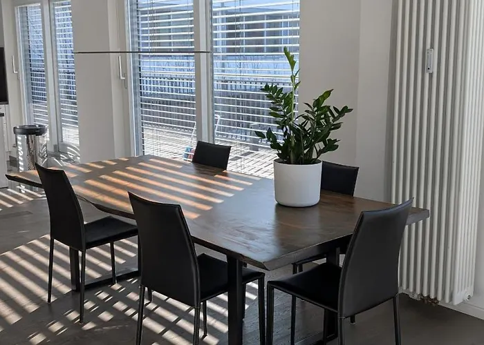Doppelzimmer In Grosser Oberste Etage Zentral Gelegen Doublebedroom In Spacious On Floor