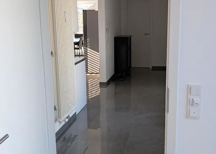 Doppelzimmer In Grosser Oberste Etage Zentral Gelegen Doublebedroom In Spacious On Floor *