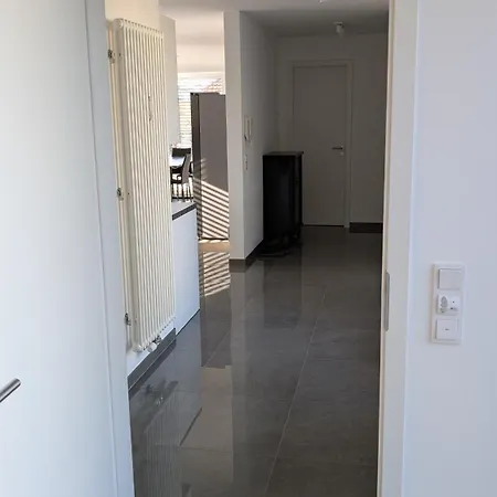 Doppelzimmer In Grosser Oberste Etage Zentral Gelegen Doublebedroom In Spacious On Floor *